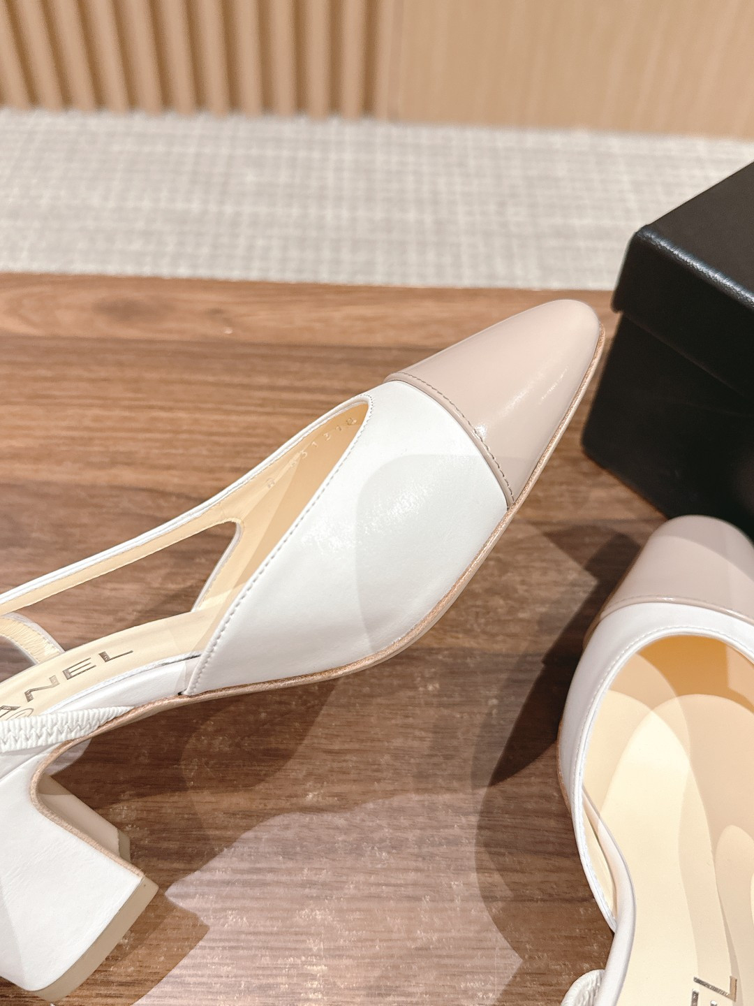 ua Ch*el slingbacks