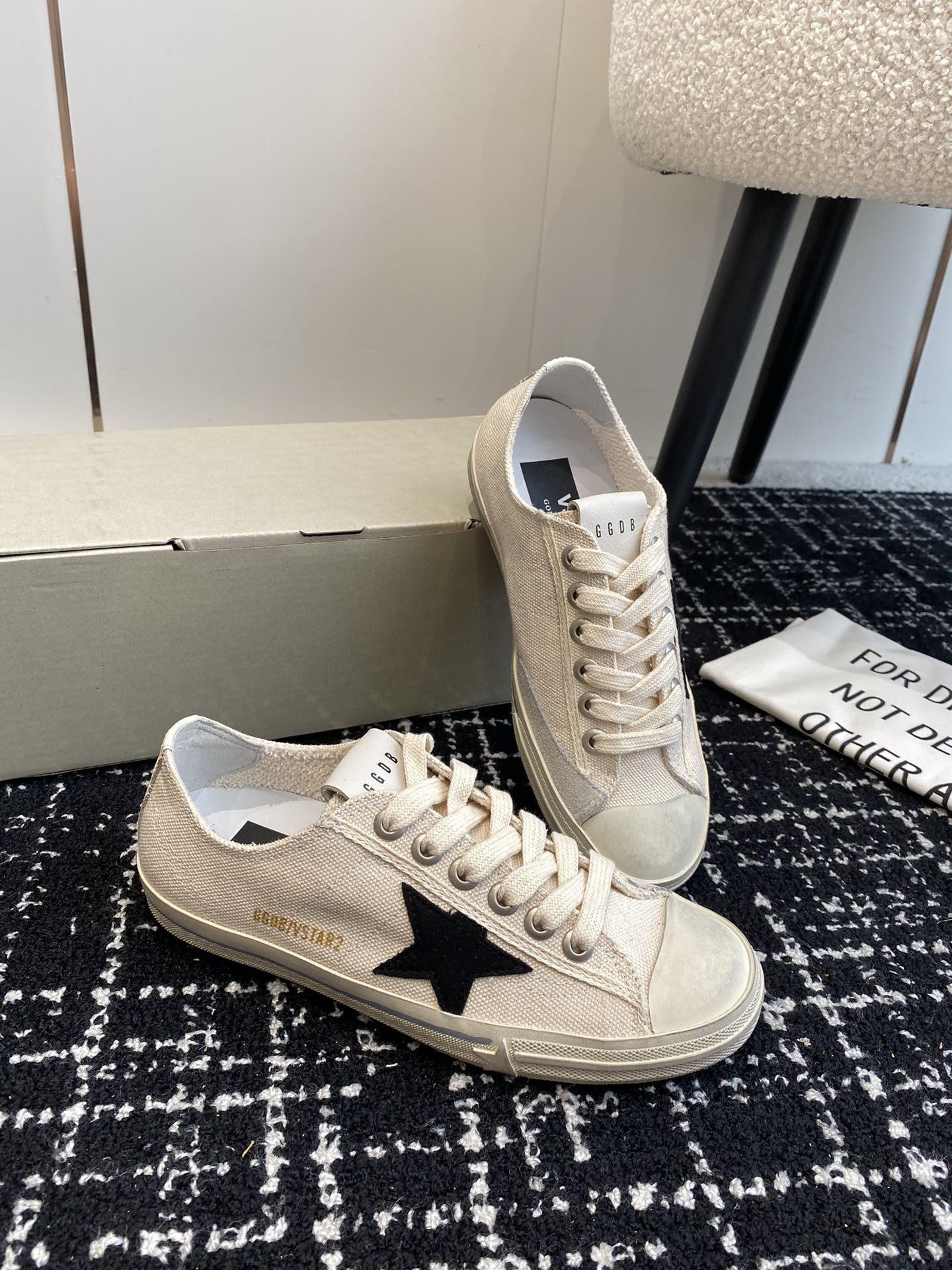 ua g01den G003e v-star sneaker