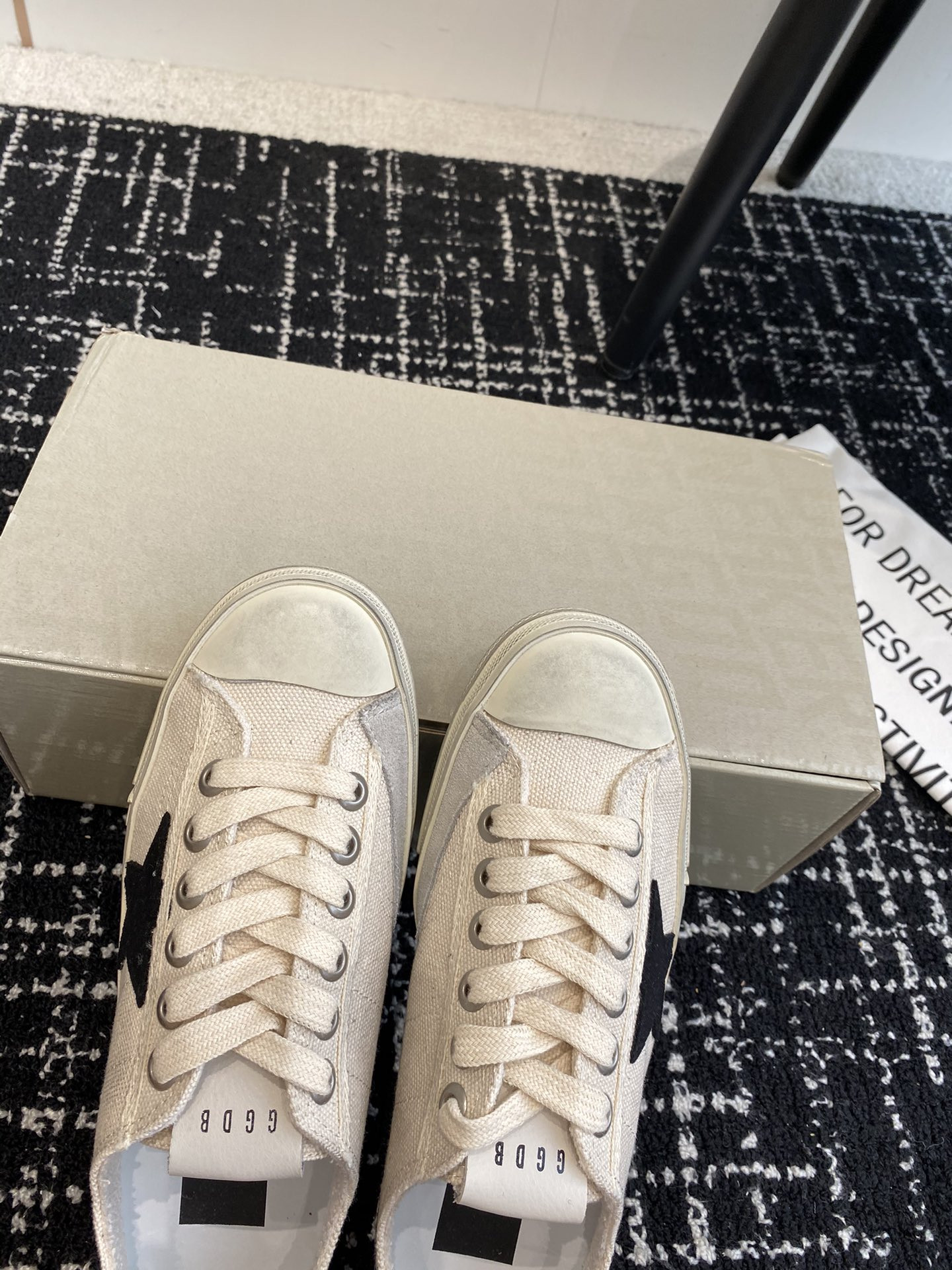 ua g01den G003e v-star sneaker