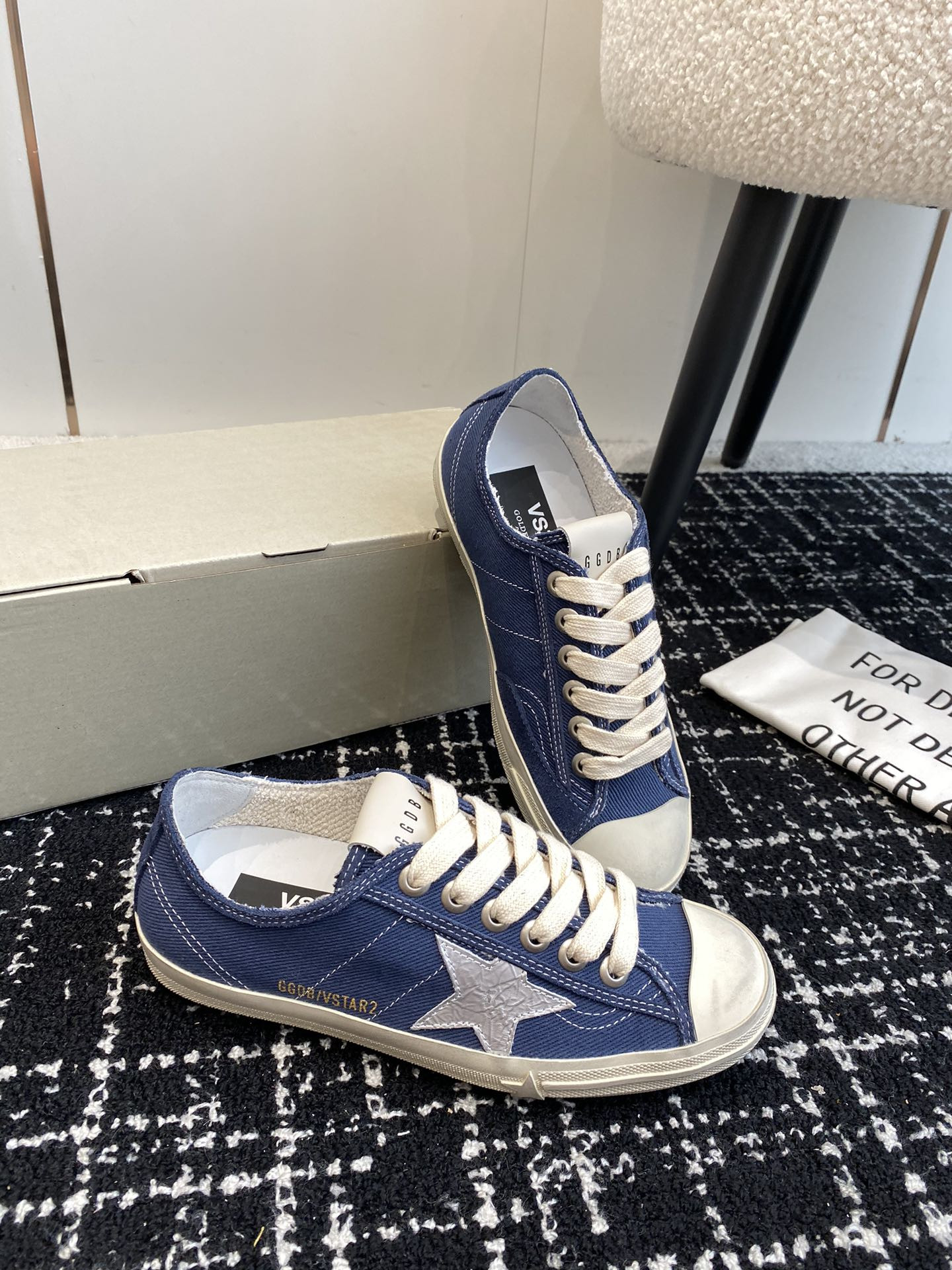 ua g01den G003e v-star sneaker