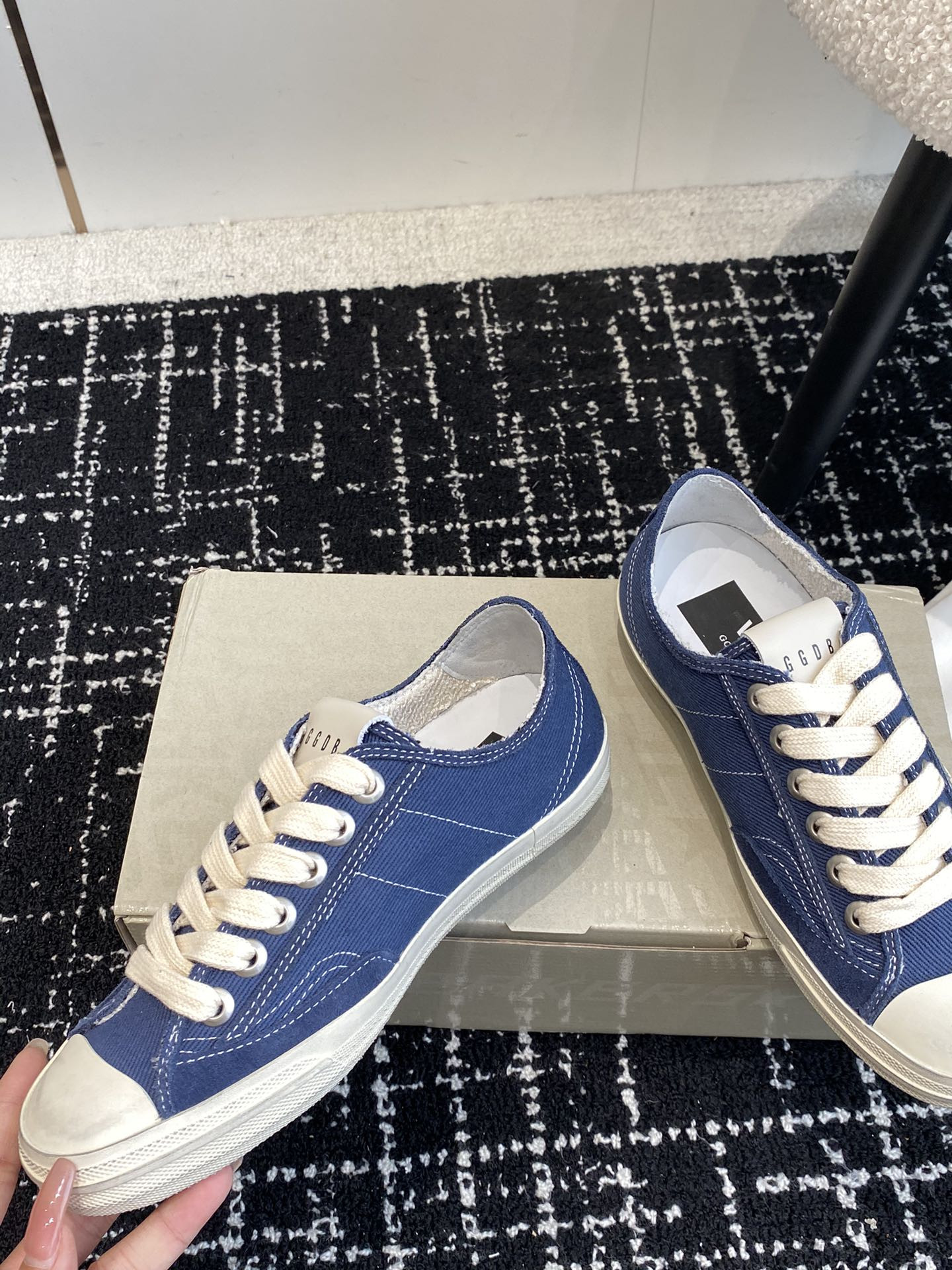 ua g01den G003e v-star sneaker