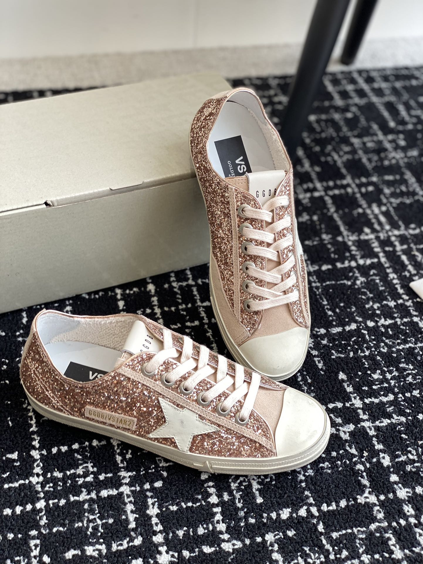 ua g01den G003e v-star sneaker