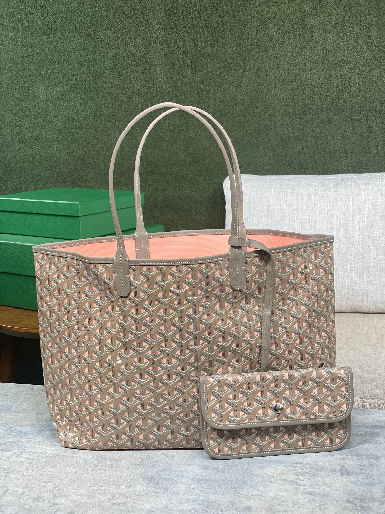 Go*ard small saint l0*is bag 28 cm x 15 cm x 34 cm