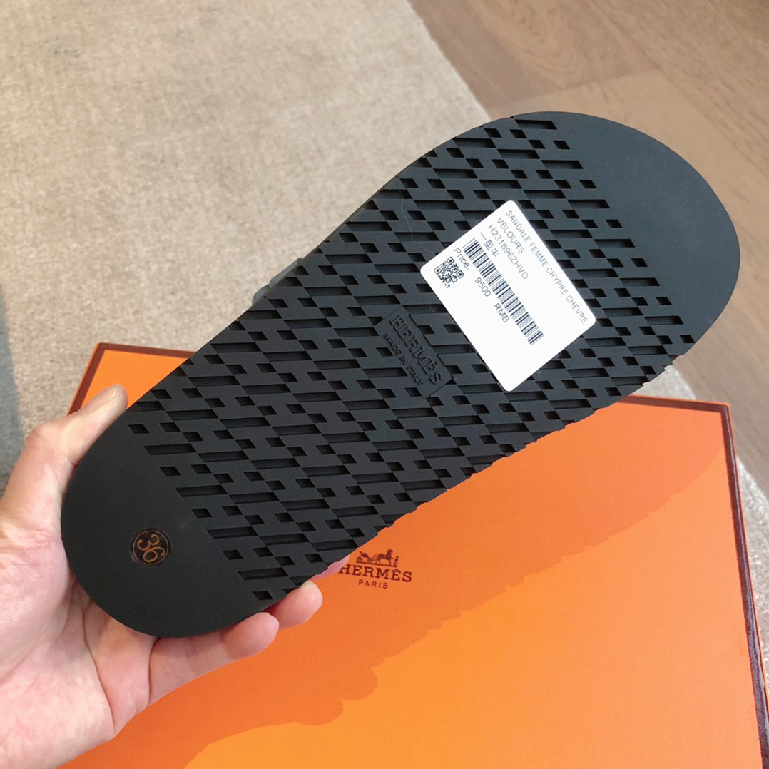 ua H**mes empire sandal