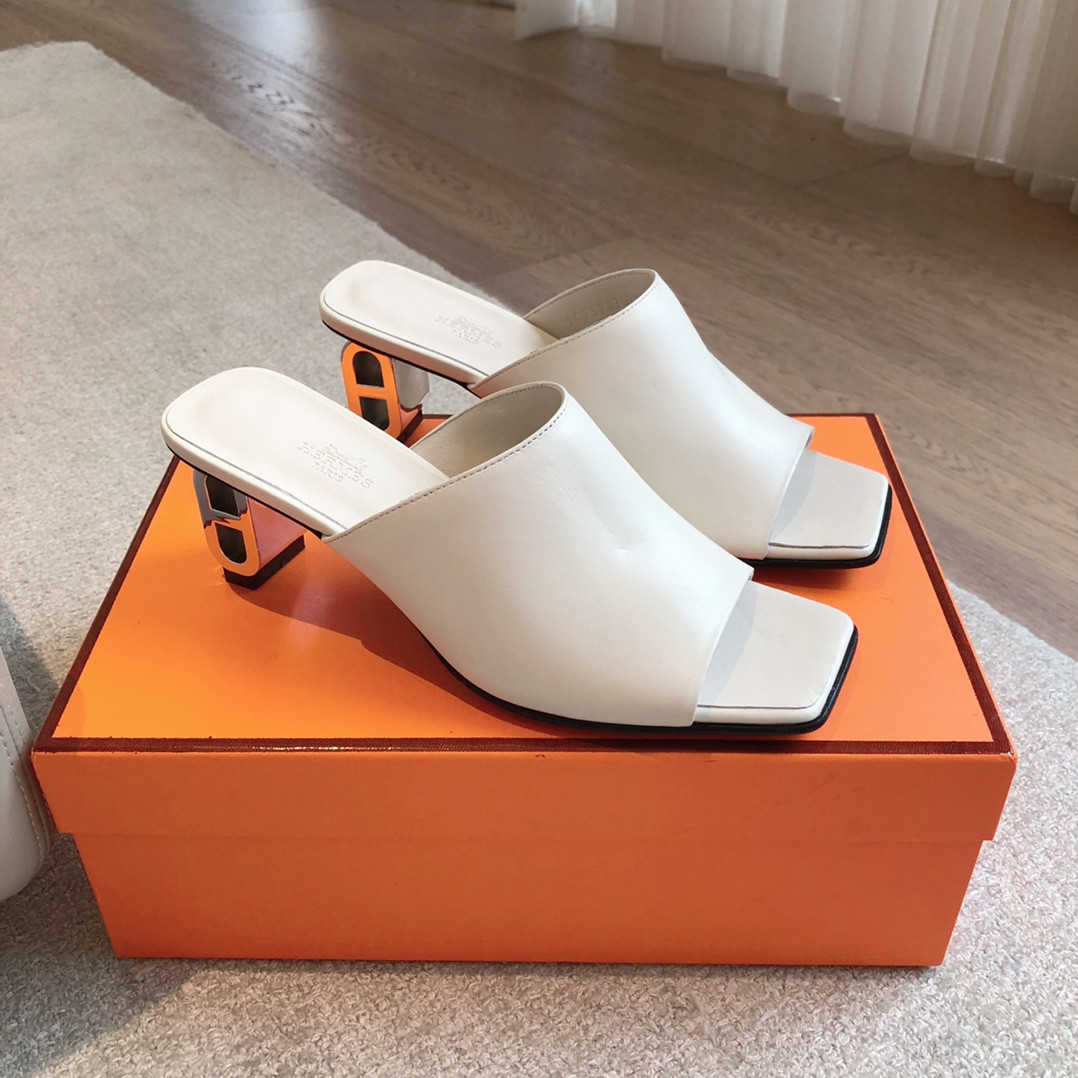 ua H**mes iconique 60 sandal