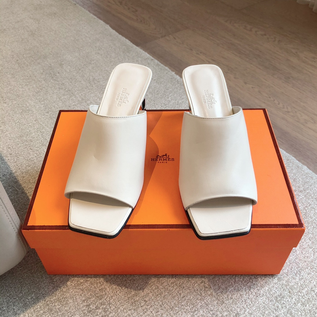 ua H**mes iconique 60 sandal