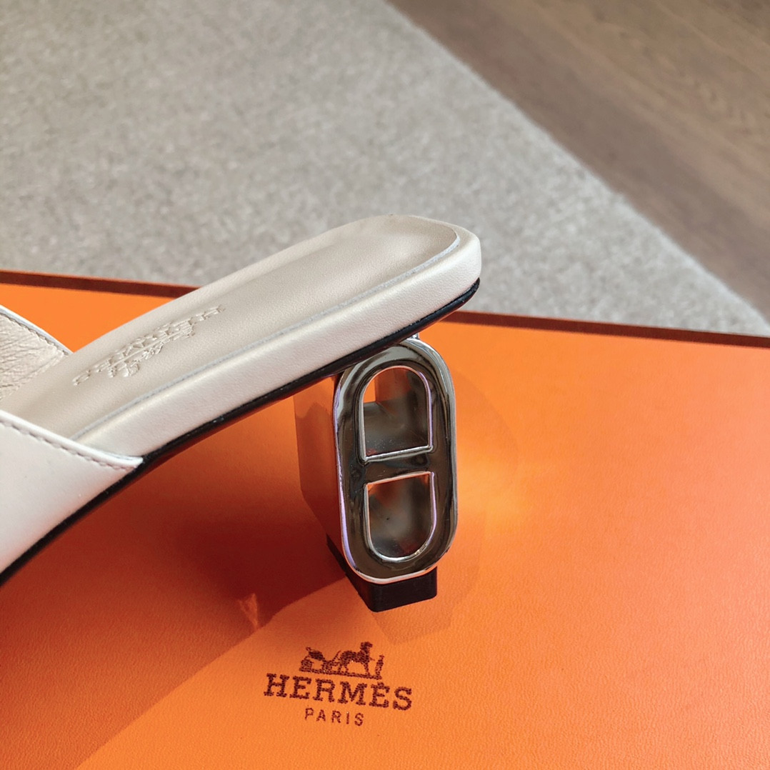 ua H**mes iconique 60 sandal
