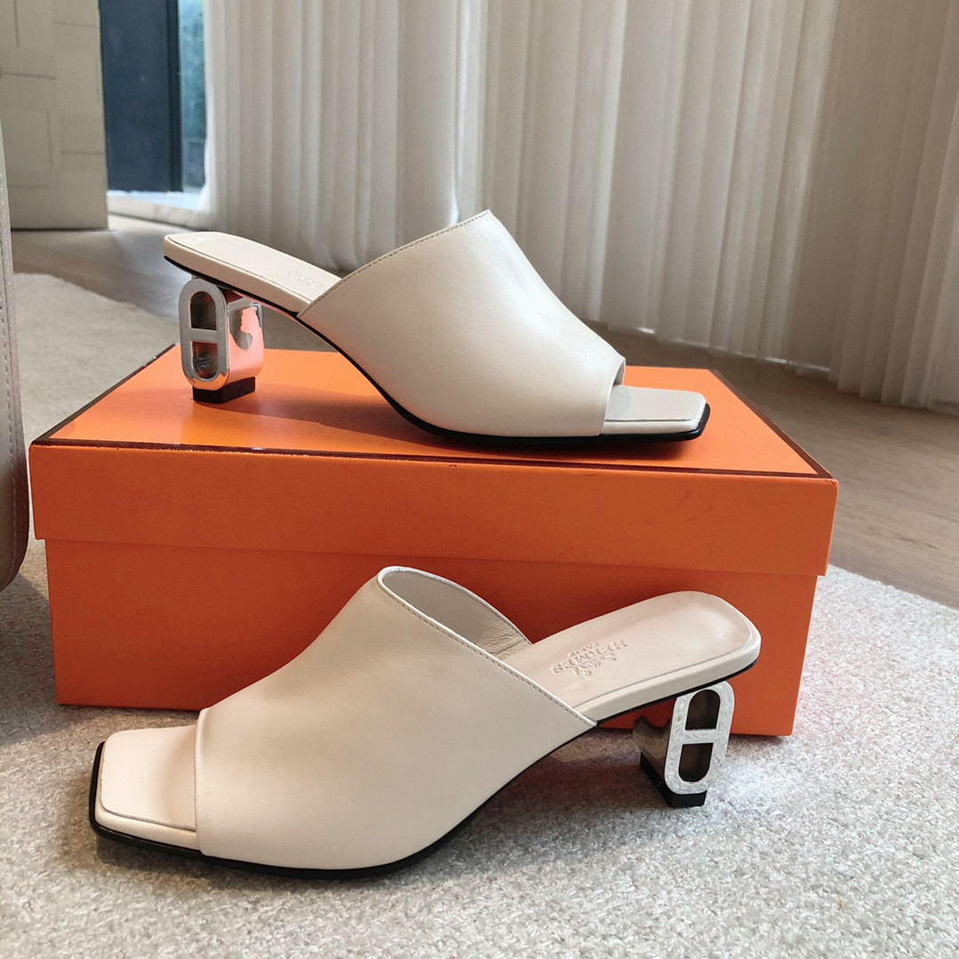 ua H**mes iconique 60 sandal