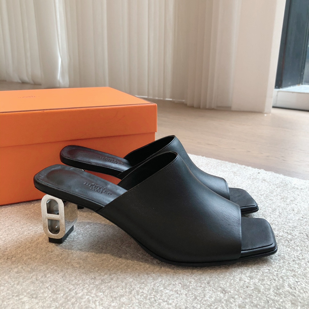 ua H**mes iconique 60 sandal
