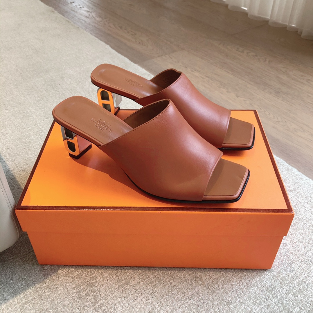 ua H**mes iconique 60 sandal
