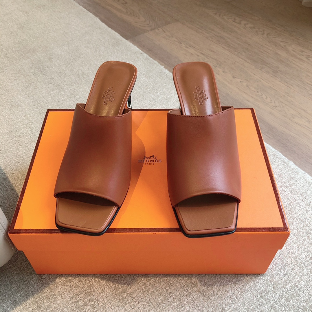 ua H**mes iconique 60 sandal