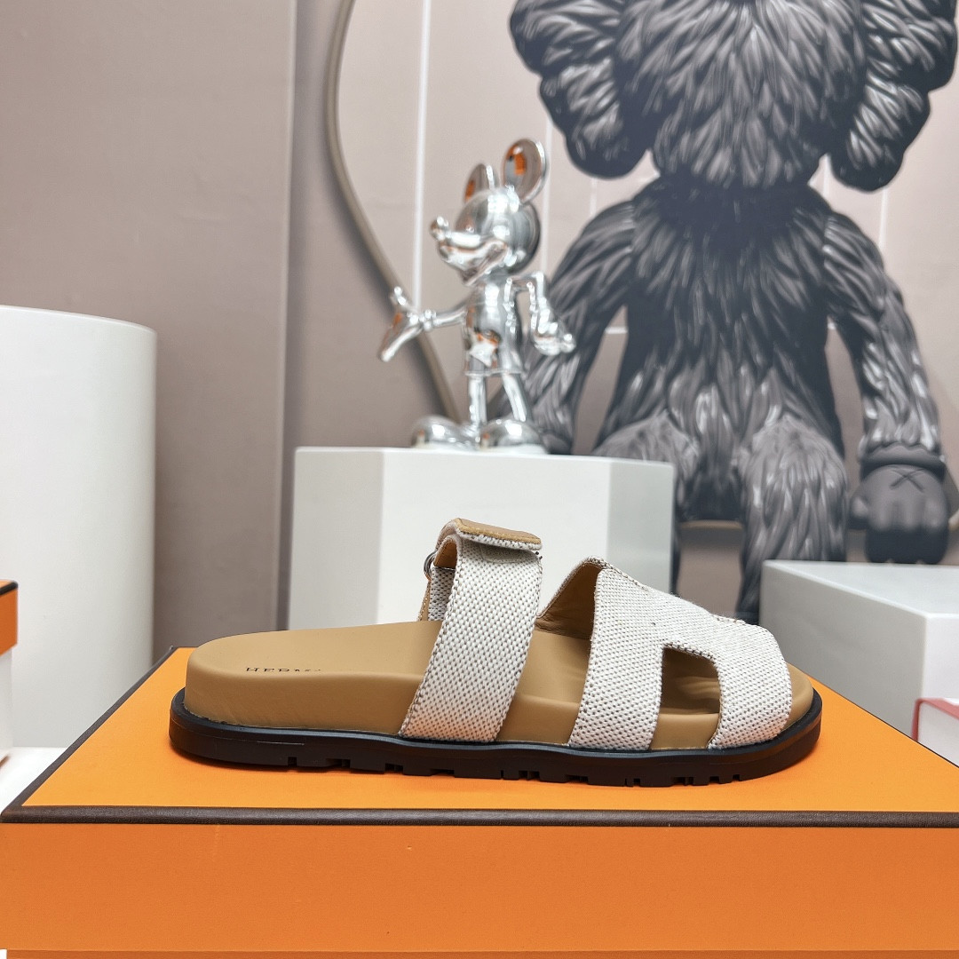 ua H**mes chypre sandal