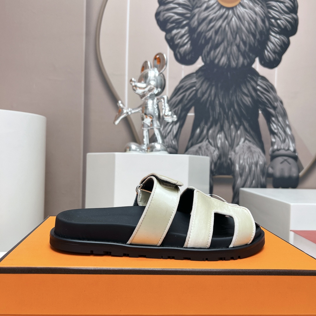 ua H**mes chypre sandal