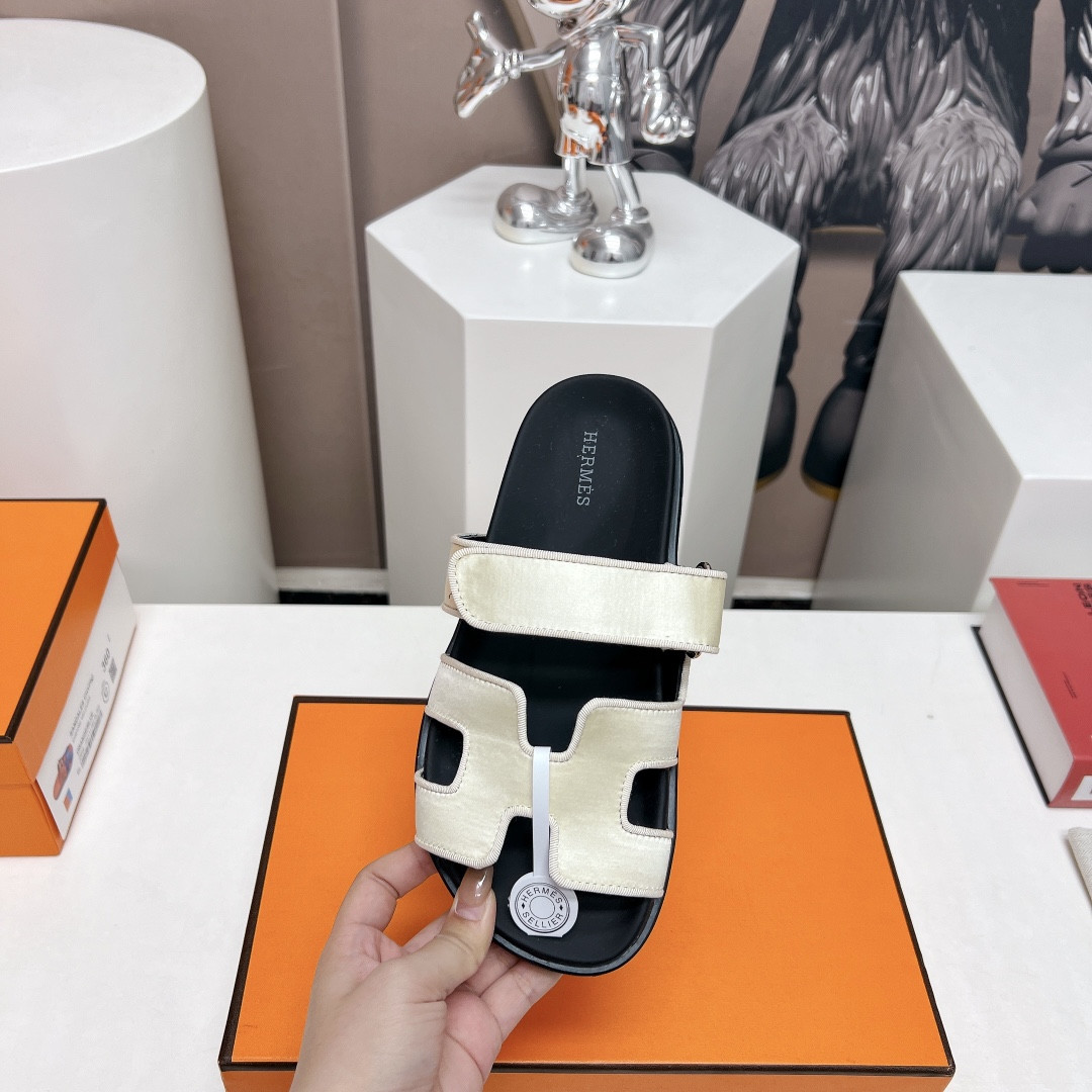ua H**mes chypre sandal