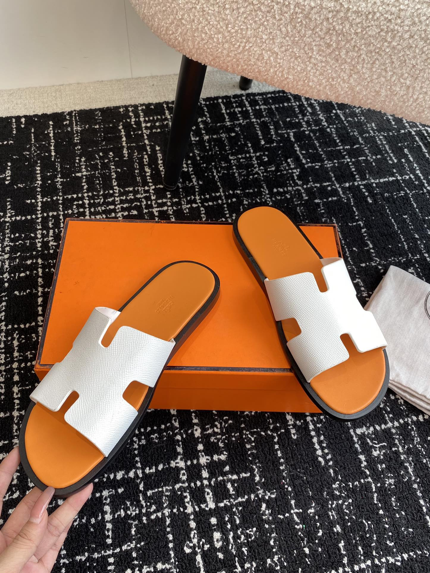 ua H**mes izmir sandal