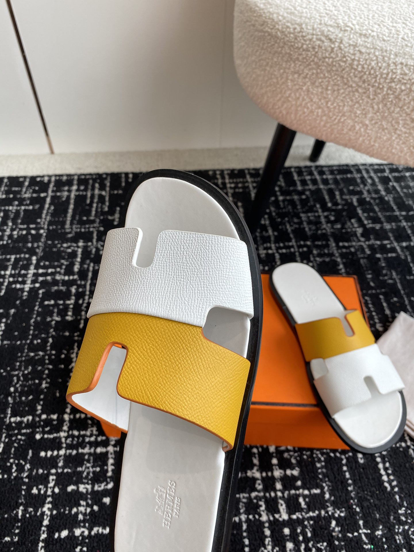 ua H**mes izmir sandal