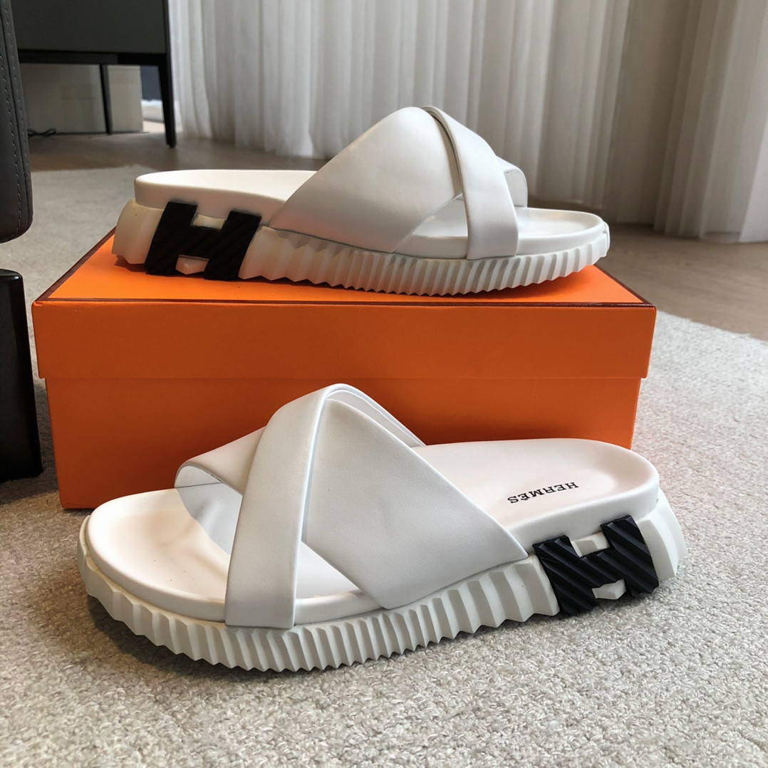 ua H**mes infra sandal