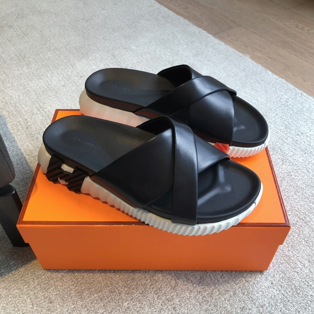 ua H**mes infra sandal
