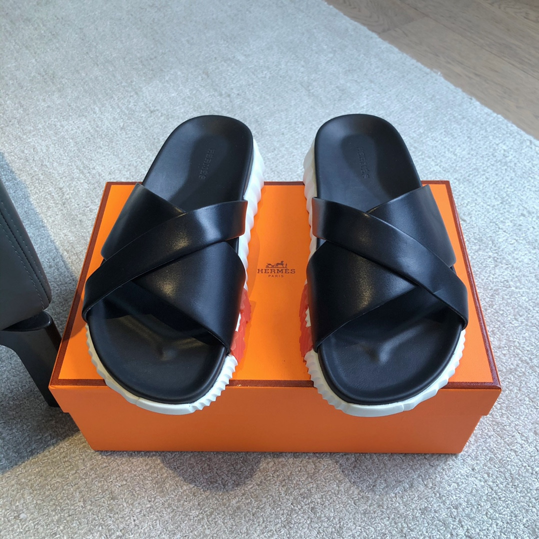 ua H**mes infra sandal