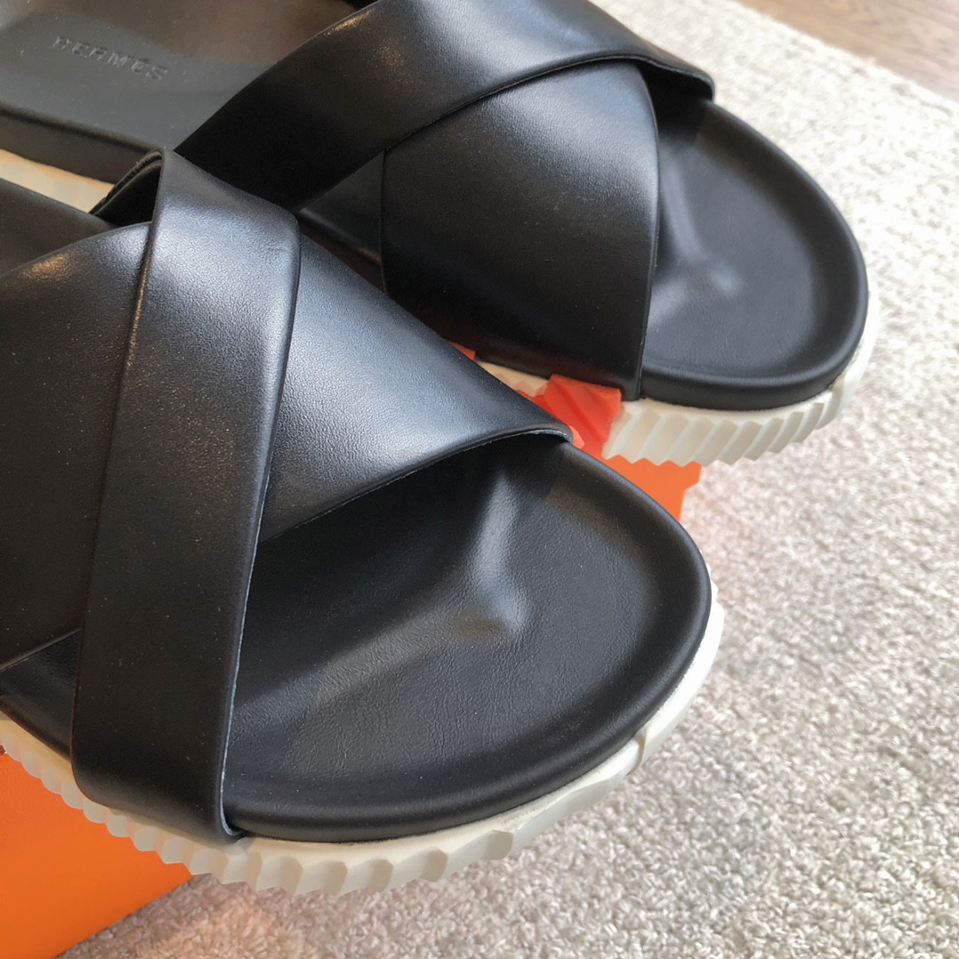 ua H**mes infra sandal