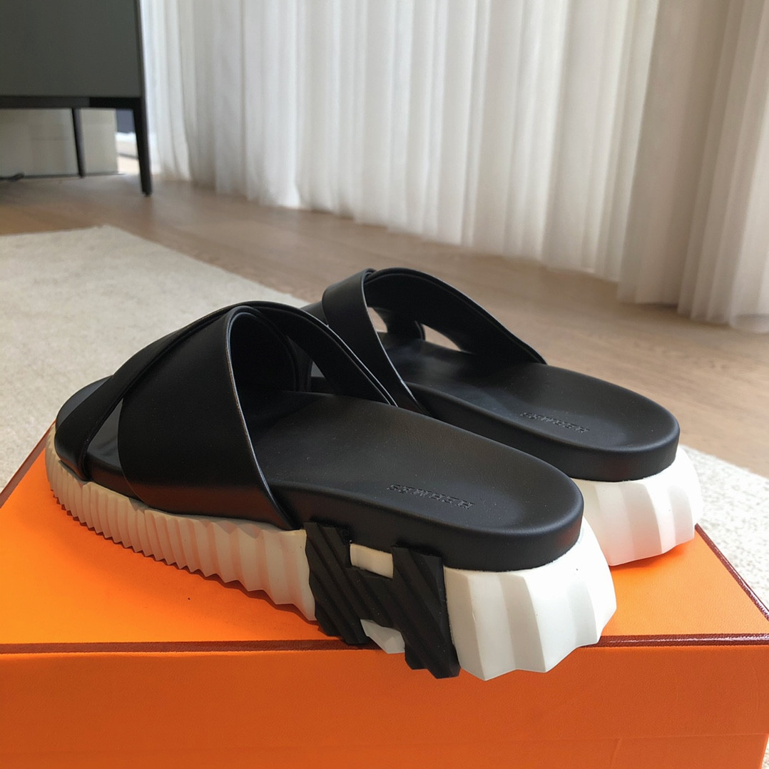 ua H**mes infra sandal