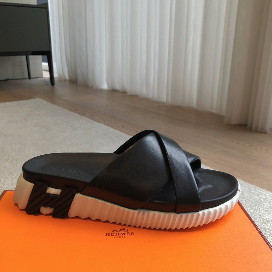 ua H**mes infra sandal
