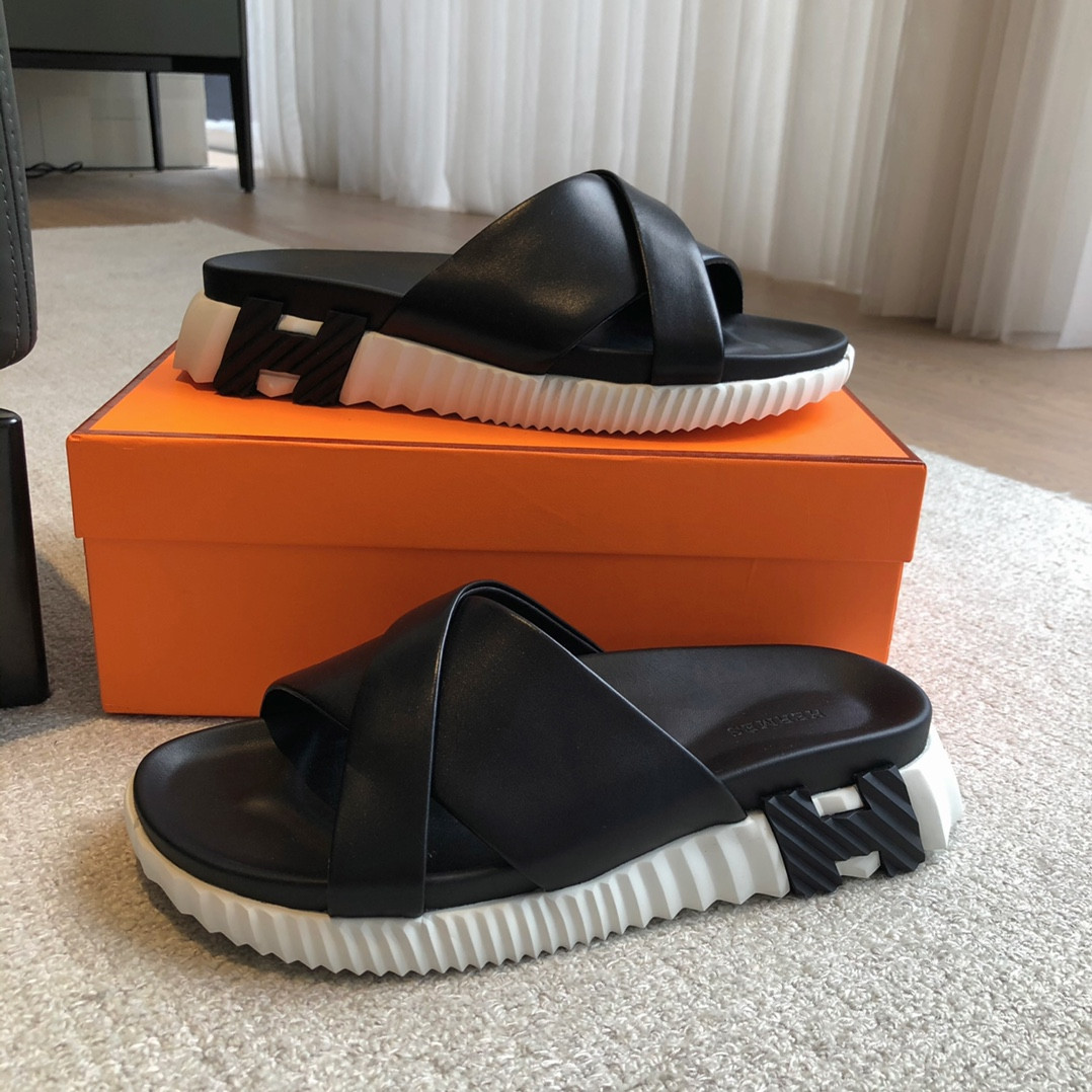 ua H**mes infra sandal