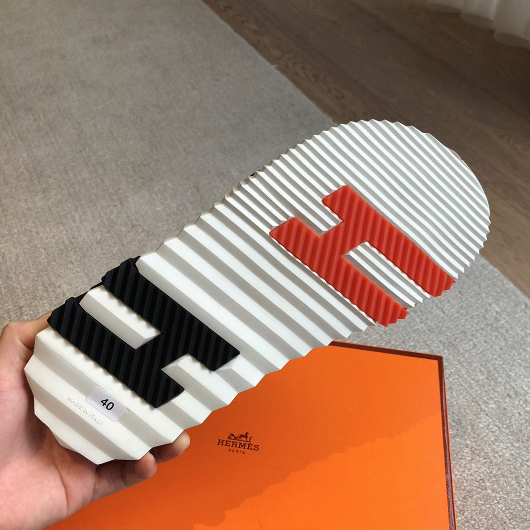 ua H**mes infra sandal