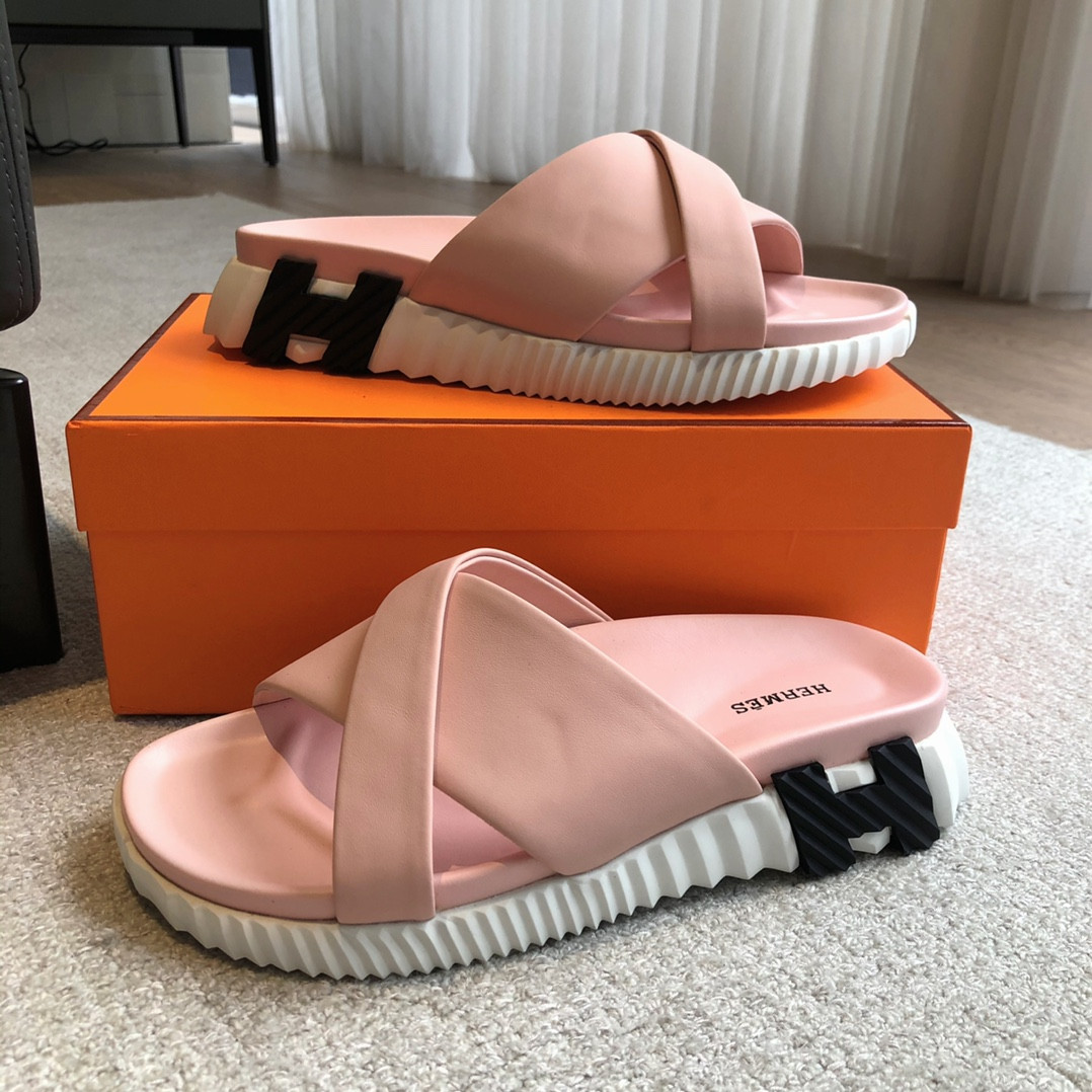 ua H**mes infra sandal