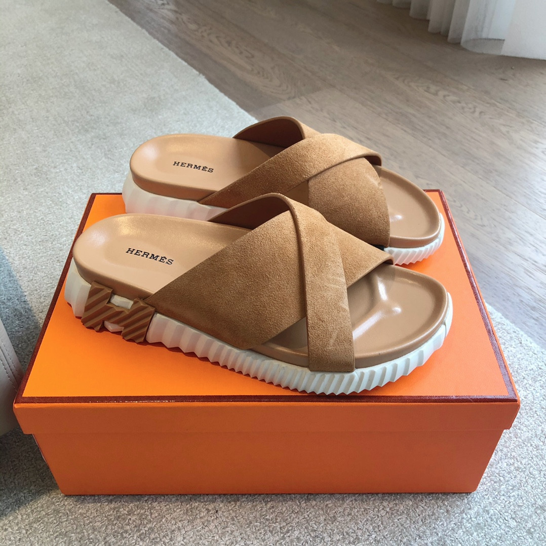 ua H**mes infra sandal