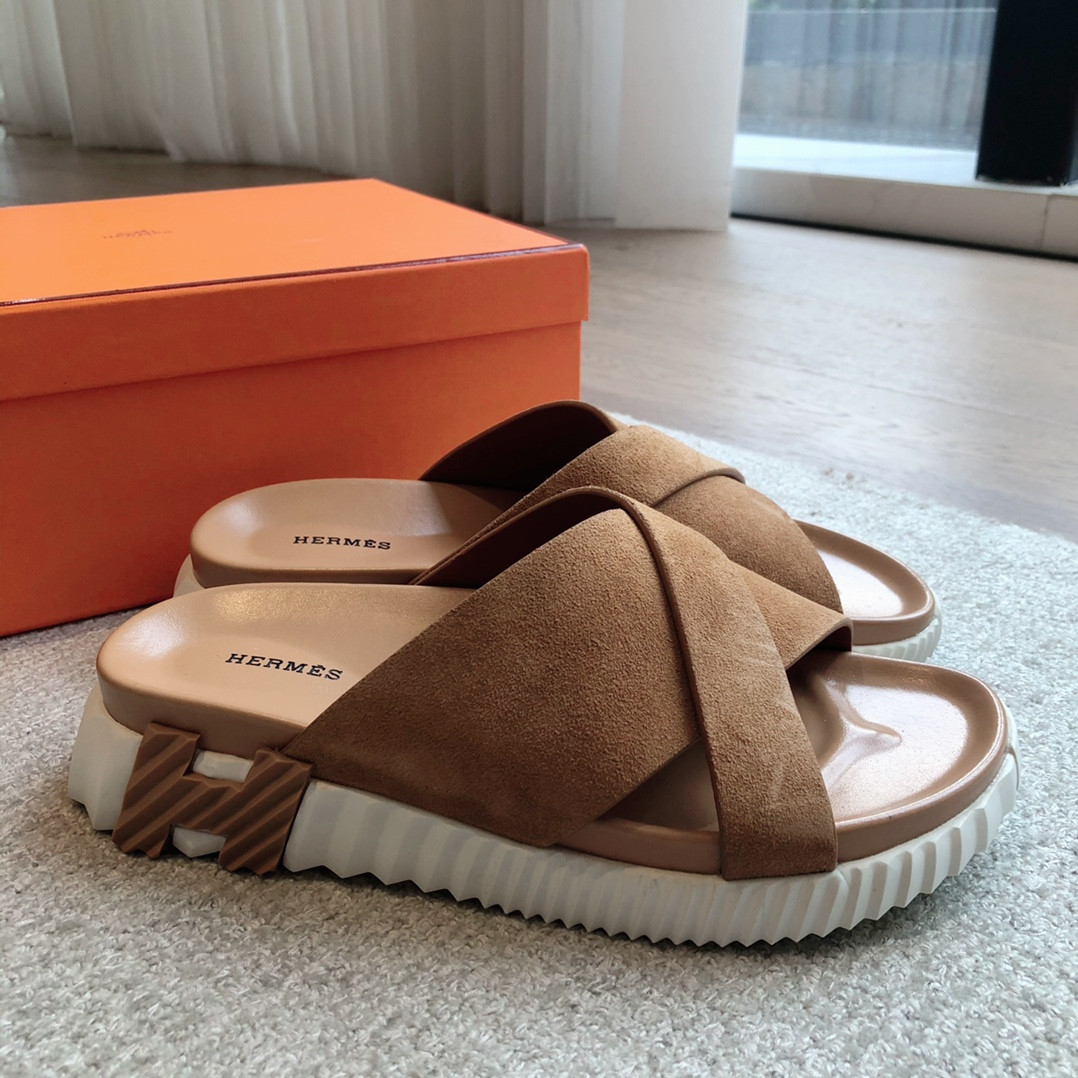 ua H**mes infra sandal