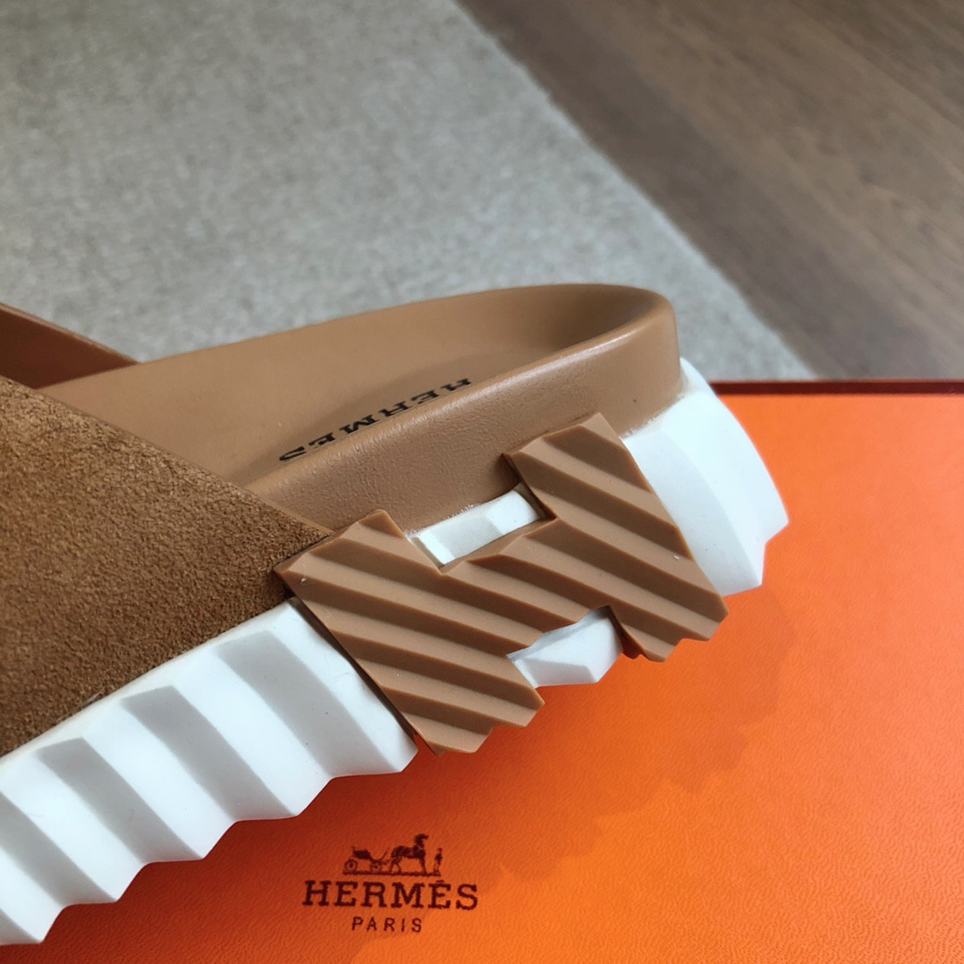 ua H**mes infra sandal