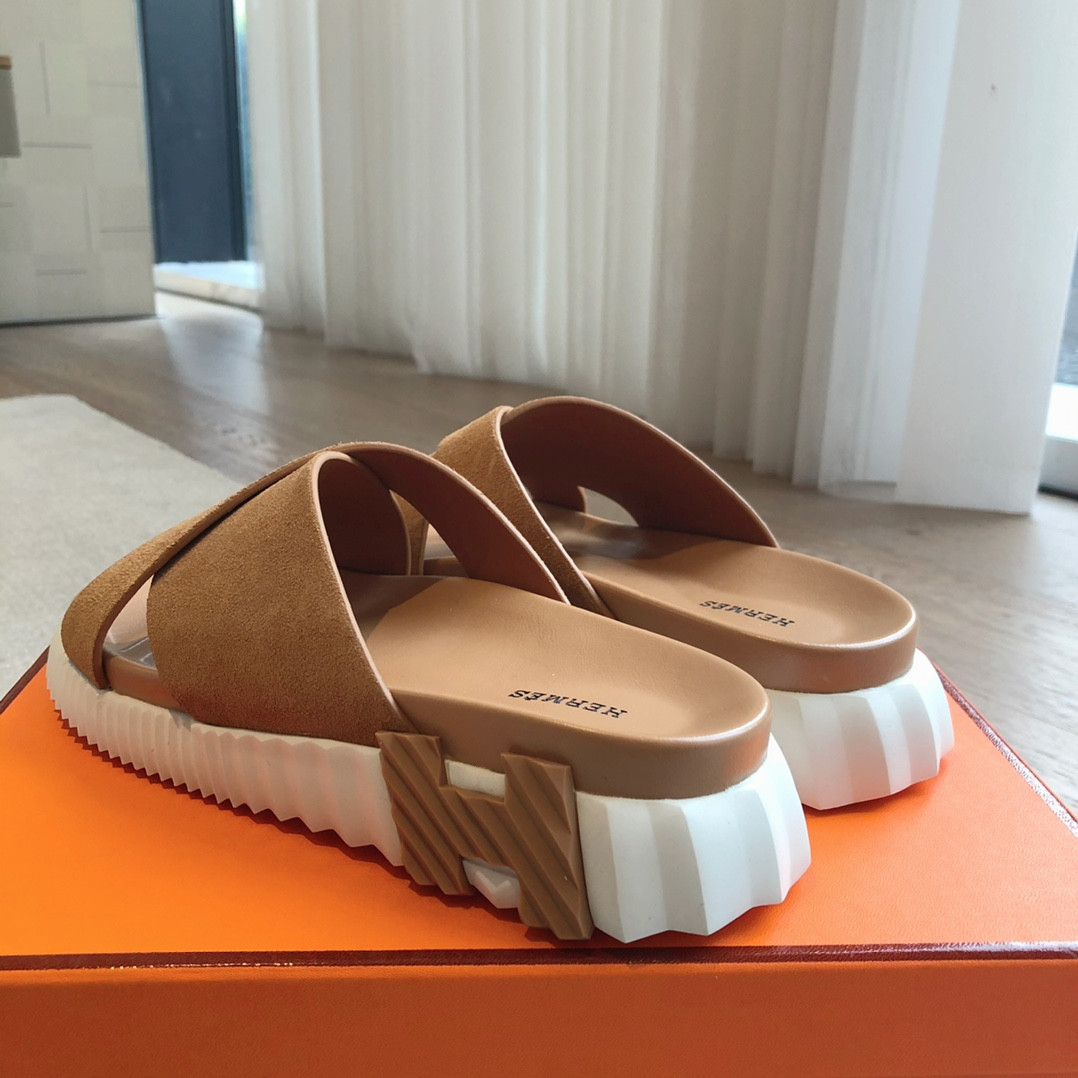 ua H**mes infra sandal