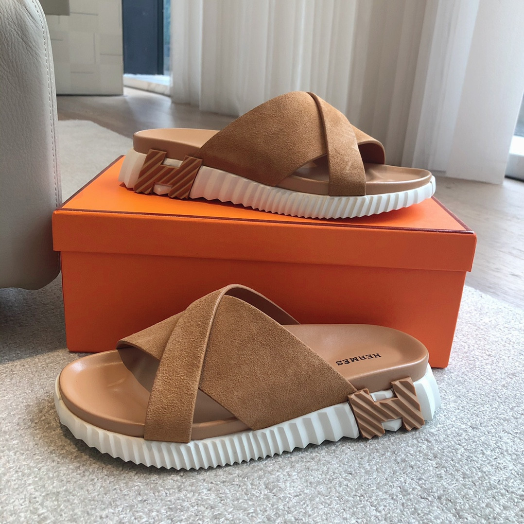 ua H**mes infra sandal