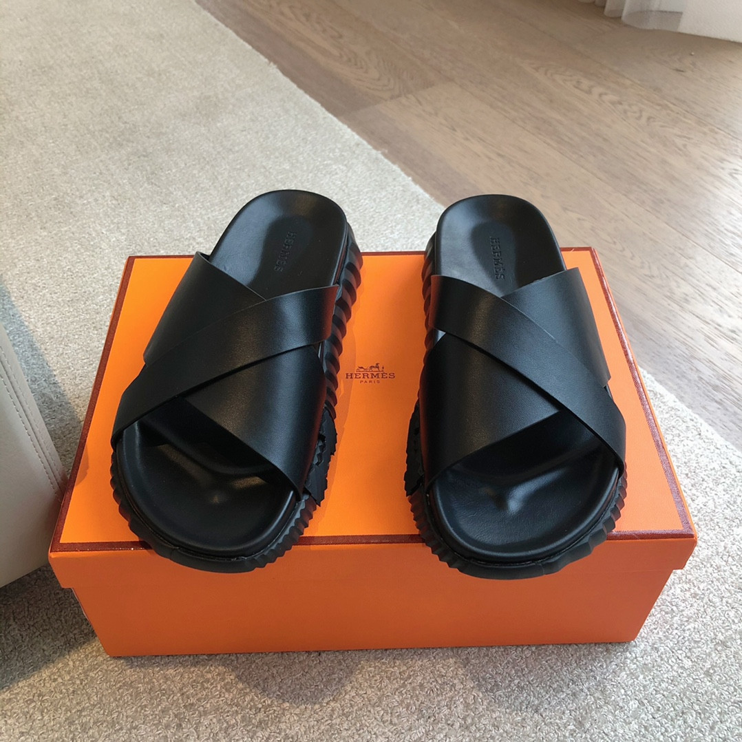 ua H**mes infra sandal