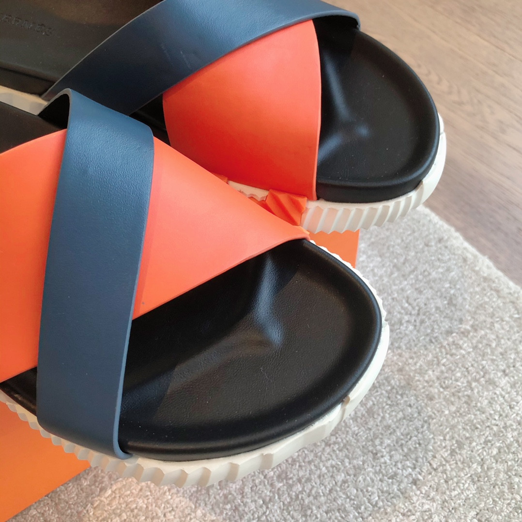 ua H**mes infra sandal