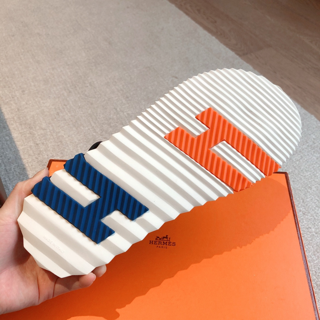 ua H**mes electric sandal