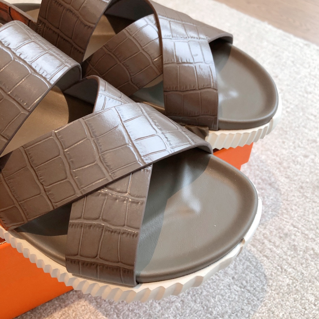 ua H**mes electric sandal