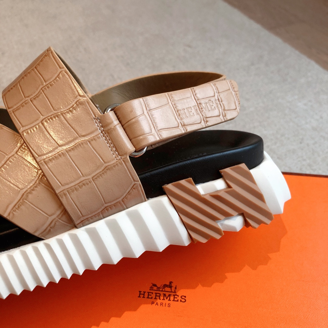 ua H**mes electric sandal