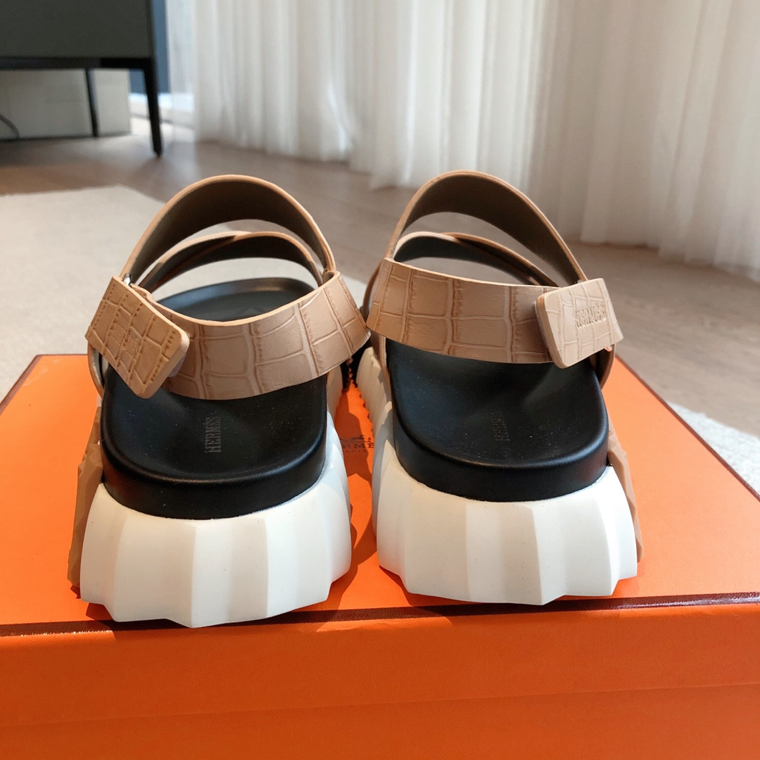 ua H**mes electric sandal