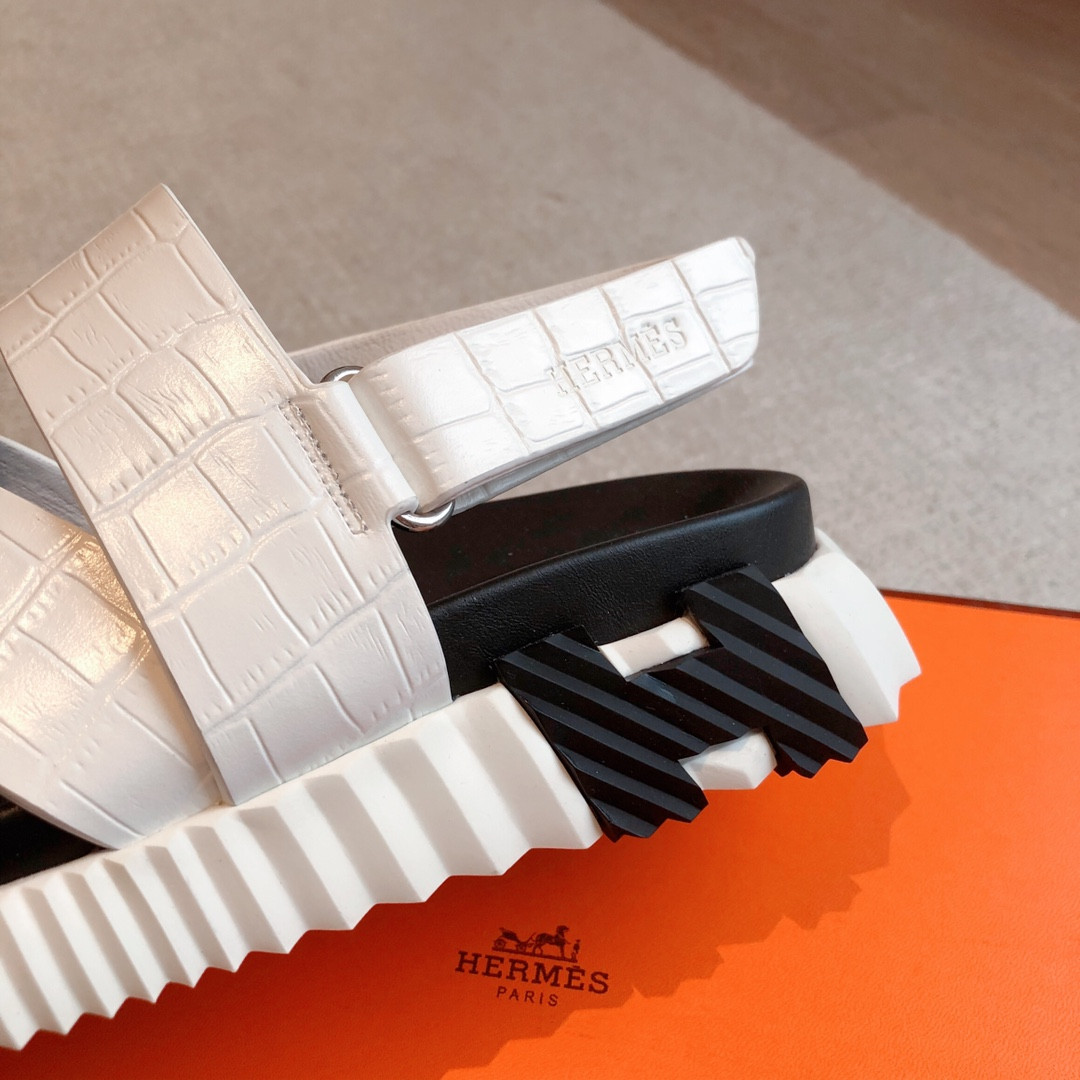 ua H**mes electric sandal