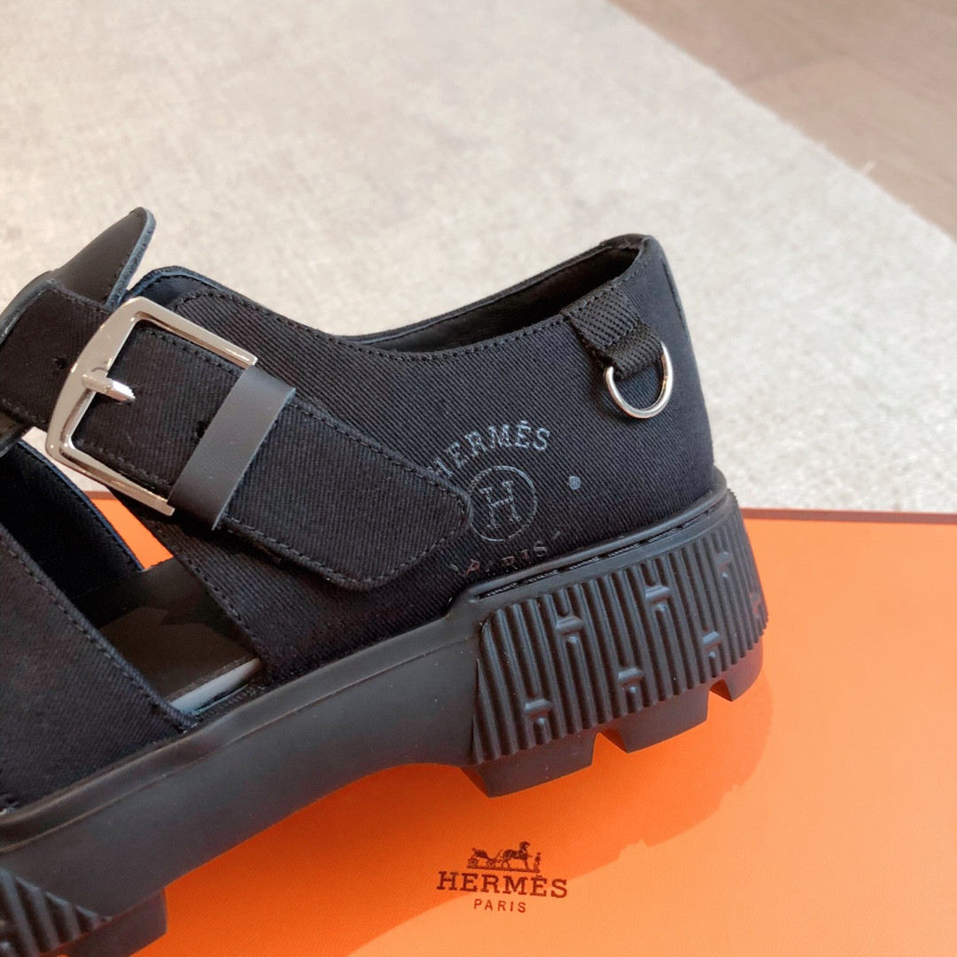 ua H**mes item sandal