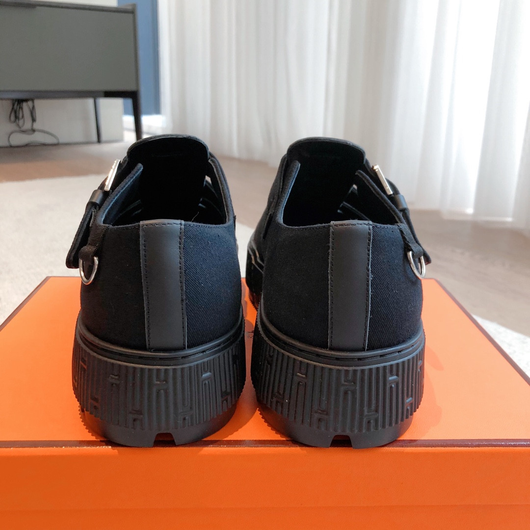 ua H**mes item sandal