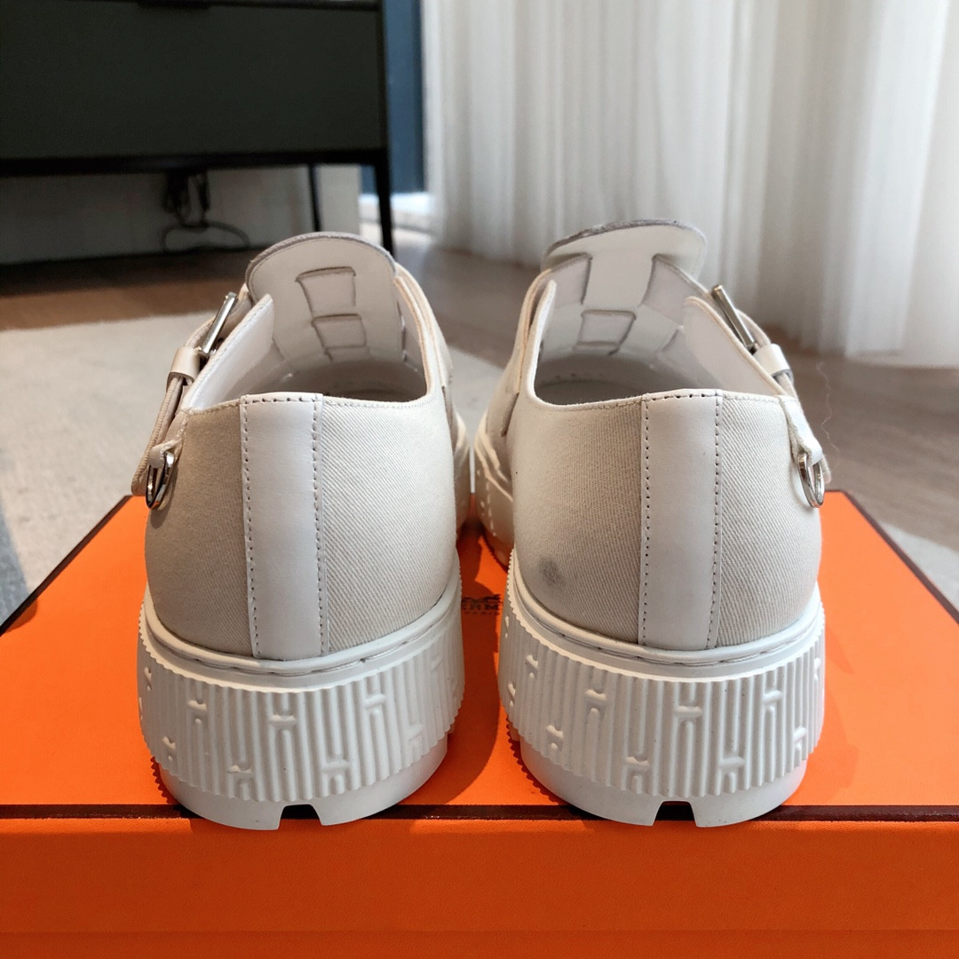 ua H**mes item sandal