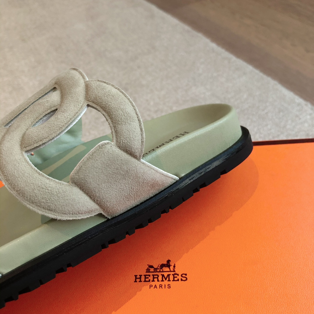ua H**mes extra sandal