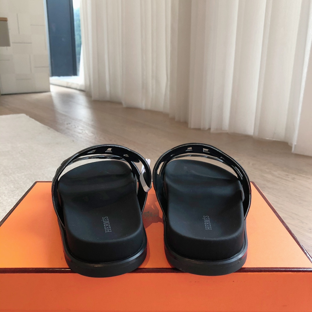 ua H**mes extra sandal