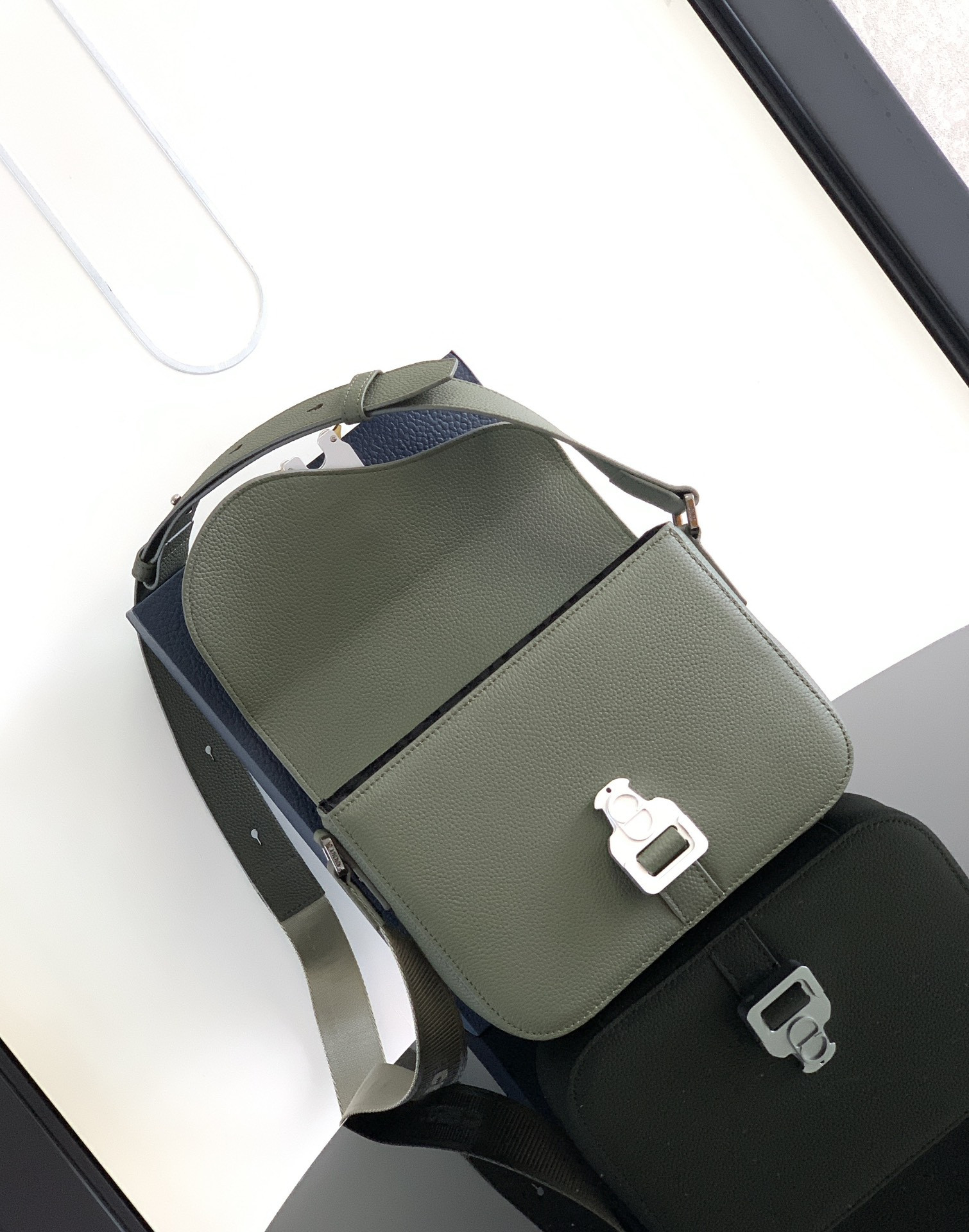 D*or saddle messenger bag 24 x 16.5 x 5.5 cm