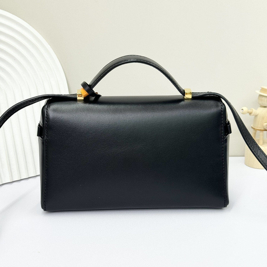 L**o p*ana extra pocket l23 smooth calfskin 23 x 12 x 7 cm