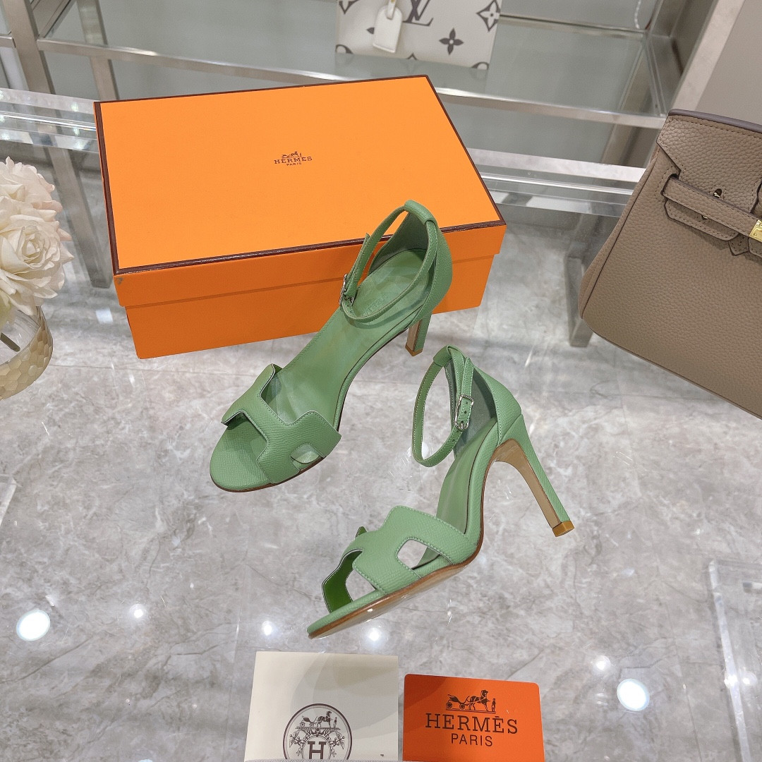 ua H**mes heeled sandal