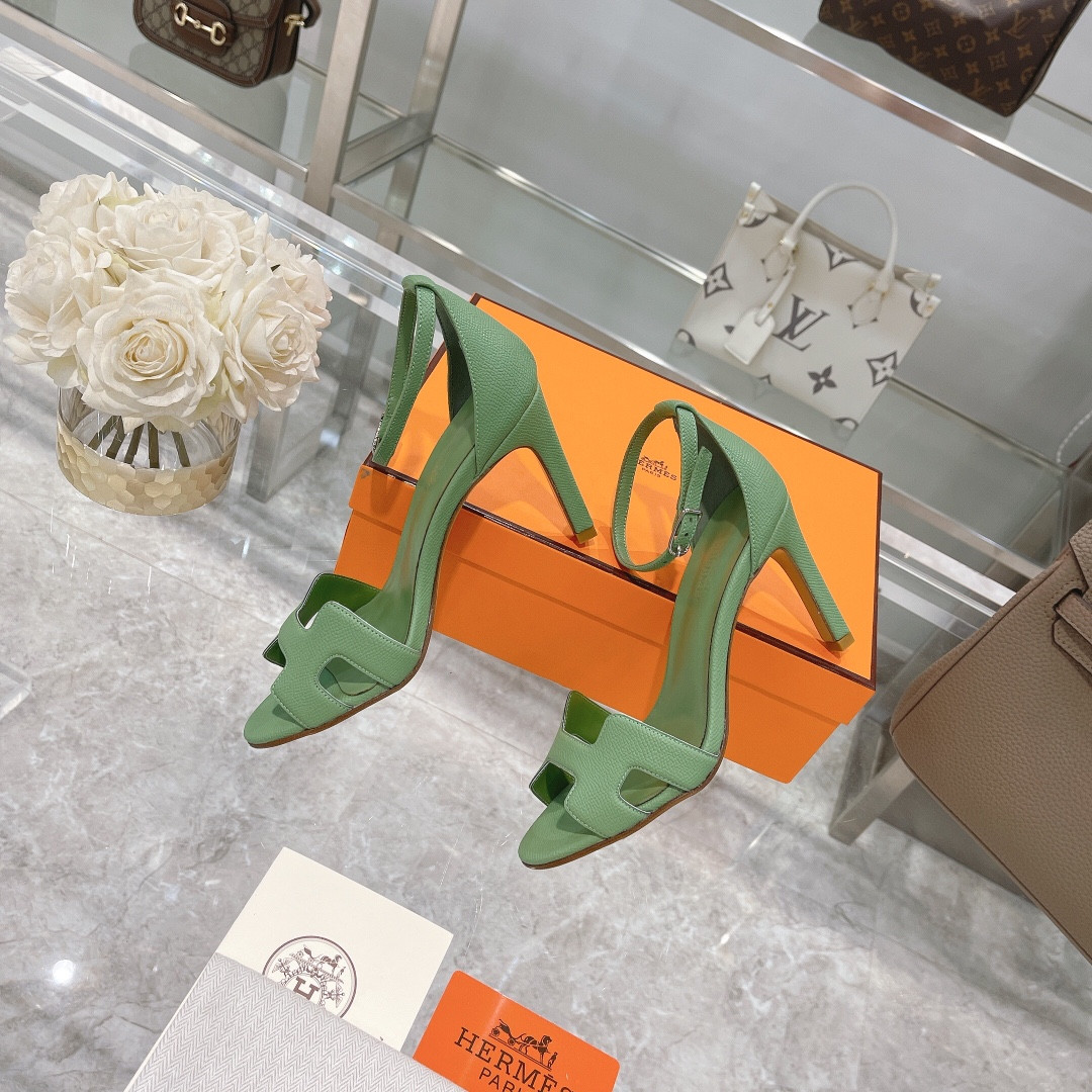 ua H**mes heeled sandal